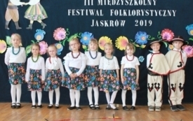 Galeria aktualności III Międzyszkolny Festiwal Folklorystyczny ,,Na ludową nutkę&rdquo; 1