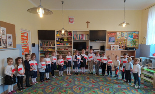 Zdjęcie do Szkoła do hymnu 