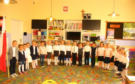 Szkoła do hymnu